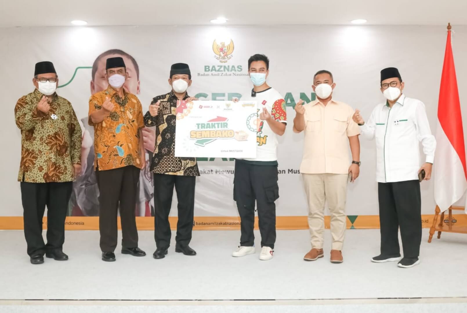 Bersama BAZNAS SiCepat Bagikan 700 Paket Sembako Di Jabodetabek BAZNAS