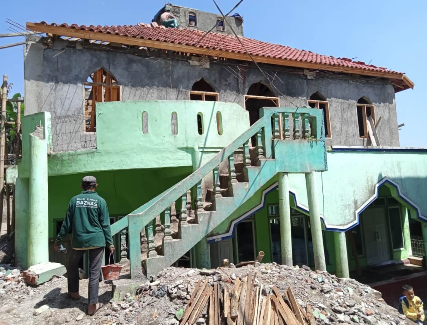 Kelompok Peternak Mustahik BAZNAS di Garut Bantu Renovasi Masjid dari Hasil Penjualan Ternak Kurban