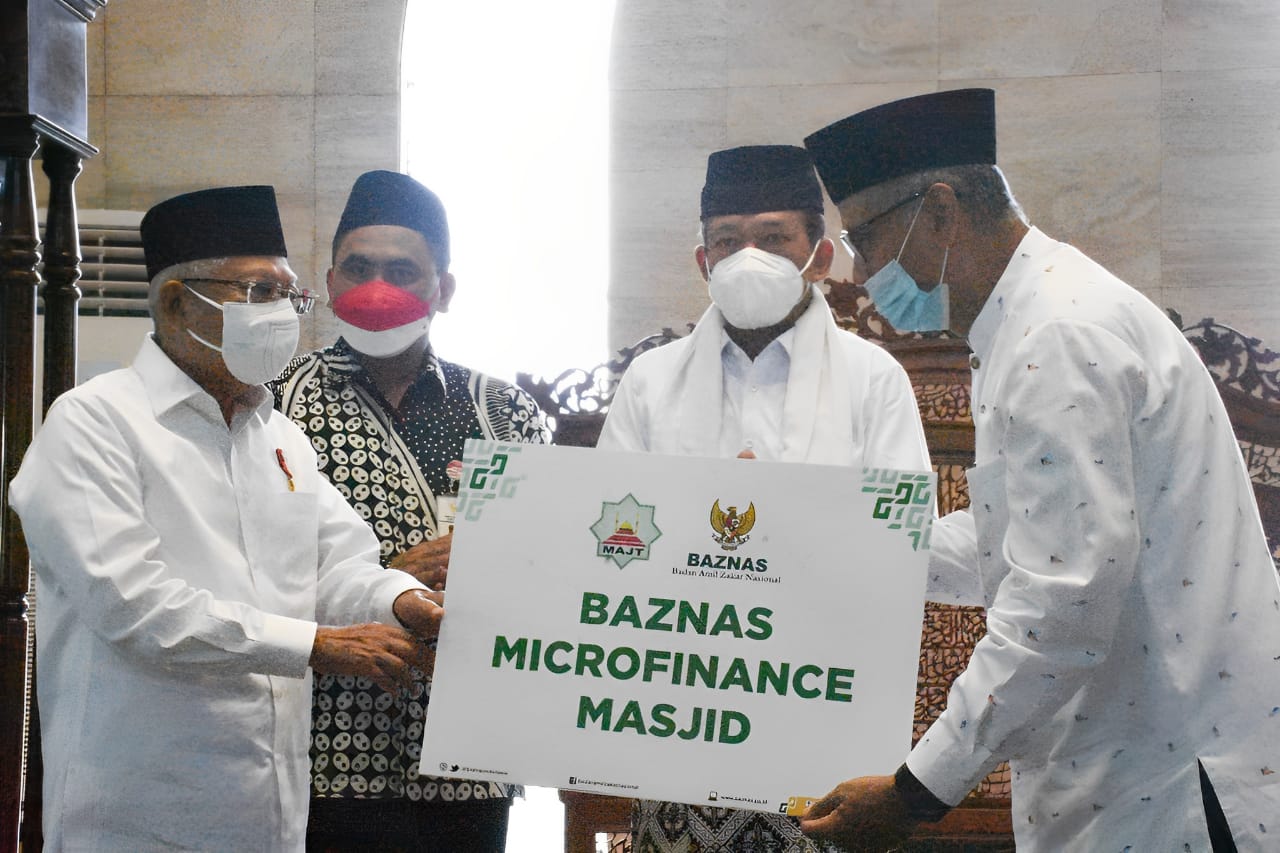 Wapres RI Serahkan Bantuan BAZNAS Microfinance Masjid di Jawa Tengah