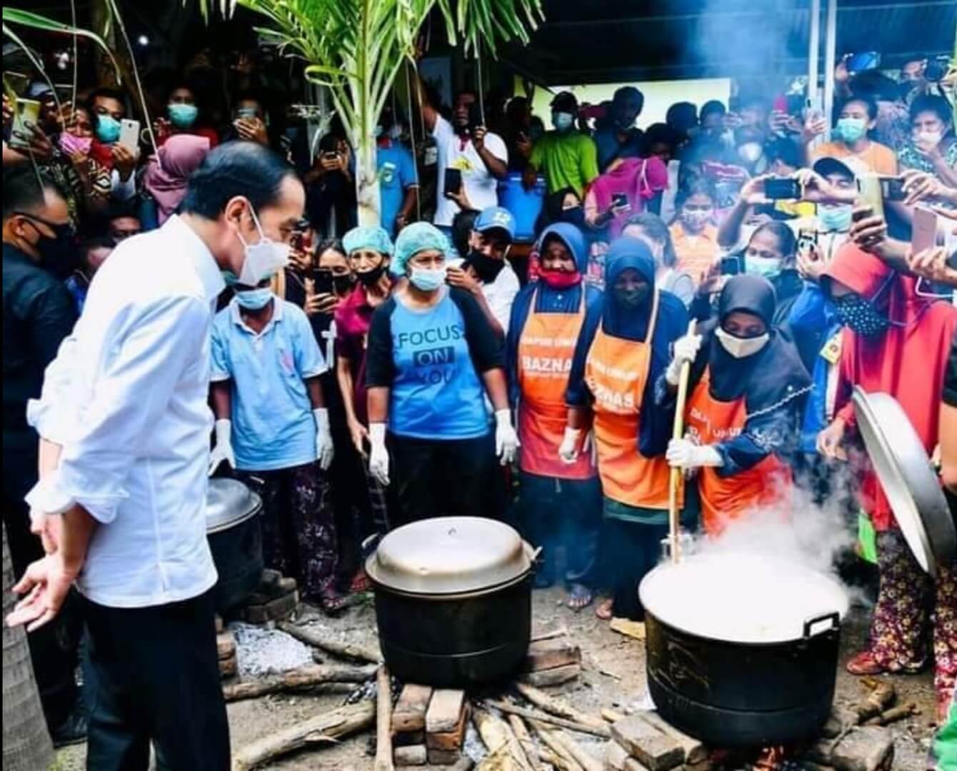 Presiden Joko Widodo Kunjungi Dapur Umum BAZNAS di Ile Ape NTT