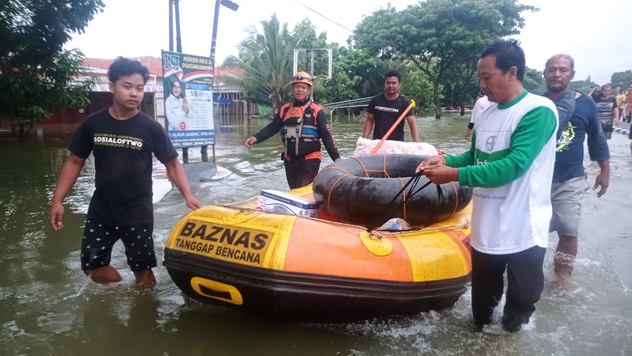 Banjir di Demak, BAZNAS Tanggap Bencana Bantu Evakuasi Warga