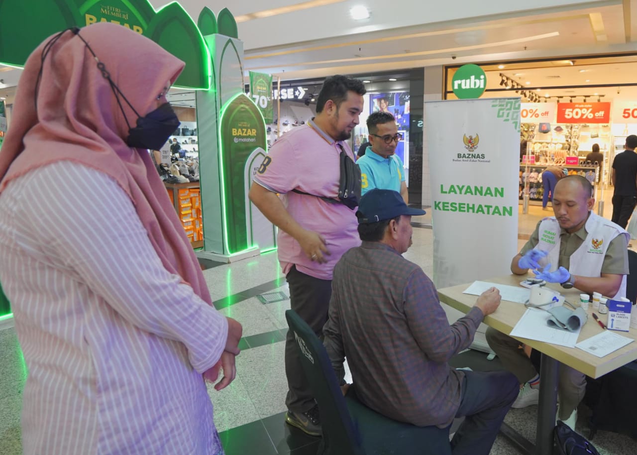 Jaga Kesehatan Selama Ramadhan, BAZNAS Bersama Mal Atrium Berikan ...